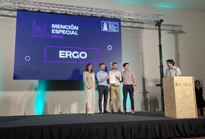 El-Premio-de-Eficiencia-Energetica-2022-en-la-categoria-ESCO-entrega-premio-NATALIA-BRENER-MENCÍON ESPECIAL