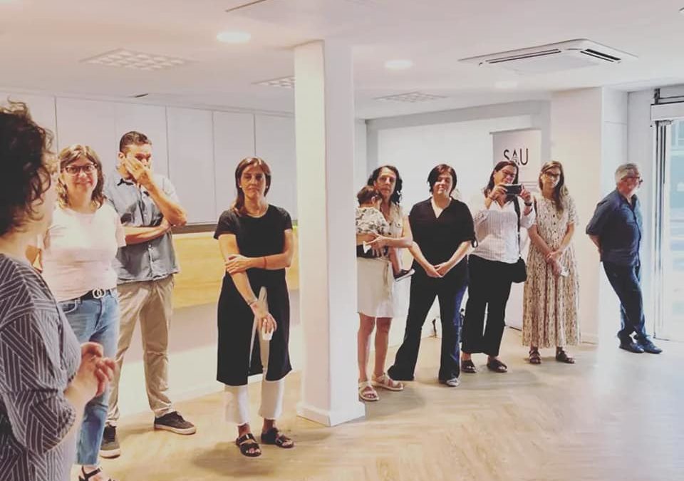 Se inauguró la muestra en SAU: Mujeres «Rostros y abrazos»